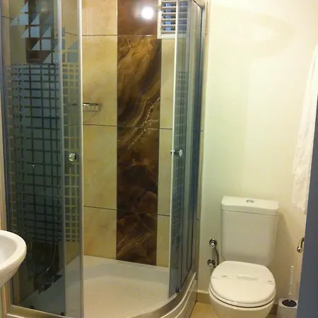 מלון דירות First 3*