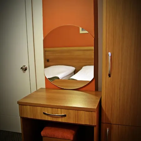 First מלון דירות 3*