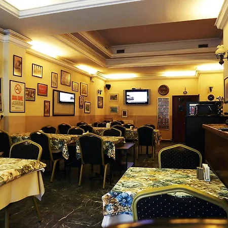 מלון דירות First 3*